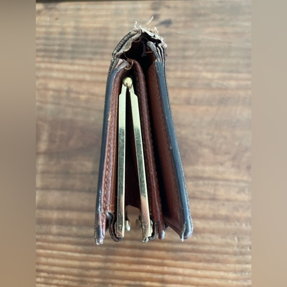 Louis Vuitton Kiss Lock Wallet - Picture 3 of 8